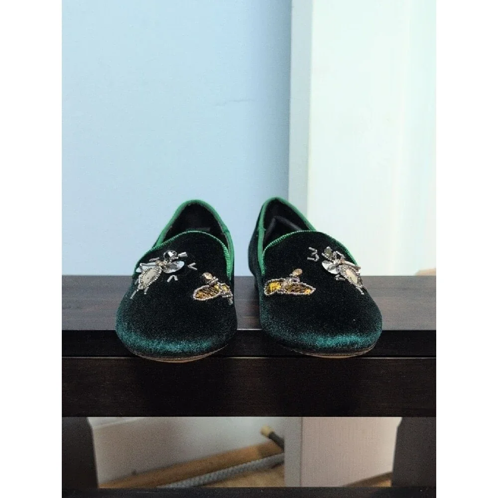 Vintage Havana Sue Hunter Green Velvet Embellished Bee Fly Loafers Size 6. NEW